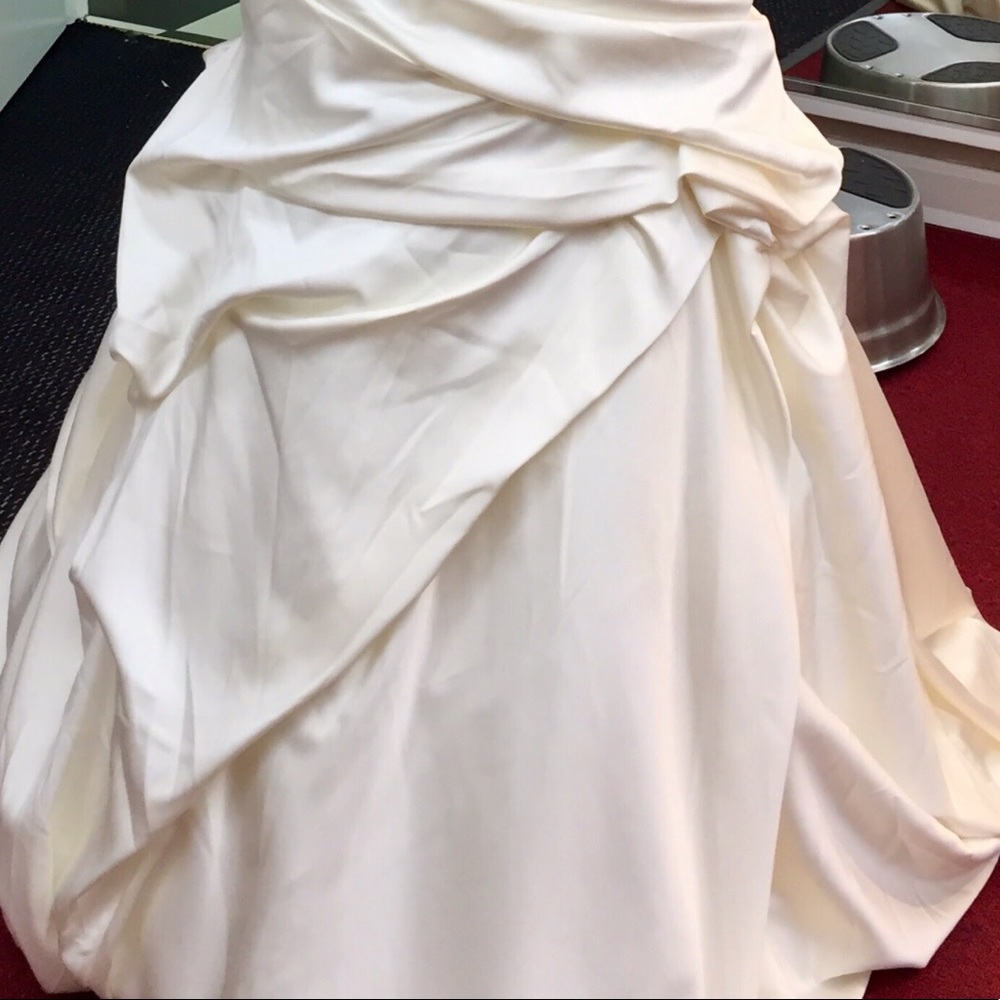 Casablanca bridal 2086 wedding dress - Picture 6 of 9